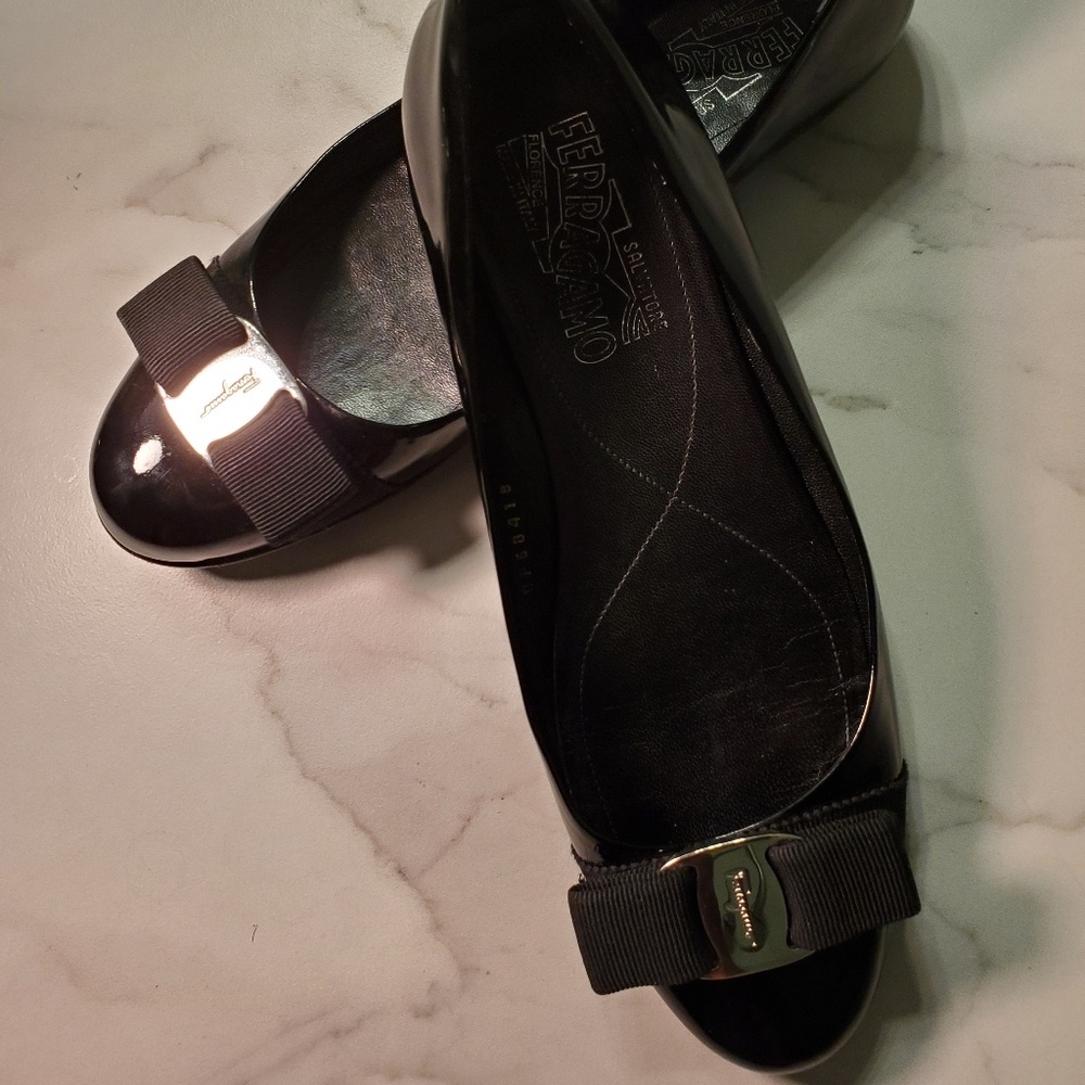 Salvatore Ferragamo

Varina Leather Flat